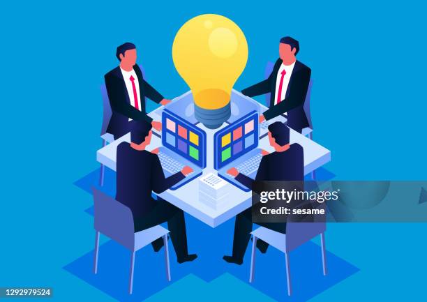 illustrazioni stock, clip art, cartoni animati e icone di tendenza di lavoro isometrico di un gruppo di uomini d'affari con grandi lampadine, idea di brainstorming e innovazione nel nuovo lavoro - imprenditore