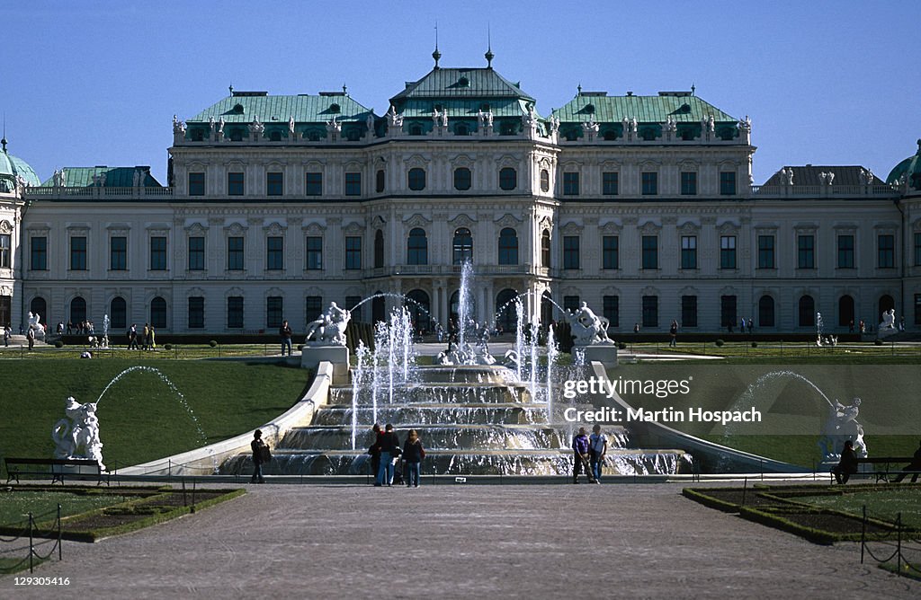 Austria, Vienna, Upper Belvedere palace and fountain