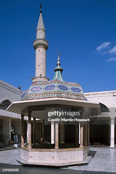 pavilion in the courtyard of a mosque - mosque amman stock pictures, royalty-free photos & images