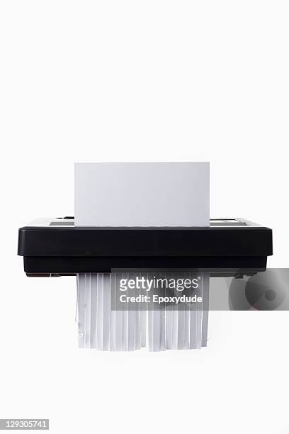 a blank document in a paper shredder - shredded stockfoto's en -beelden