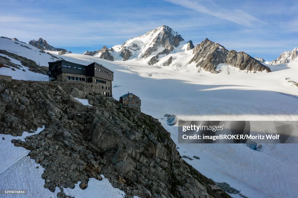 Refuge Refuge Albert 1er, Glacier du Tour, glaciers and mountain peaks, high alpine landscape, summit of Aiguille de Chardonnet, Chamonix, Haute-Savoie, France