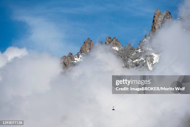 summit in clouds, train rides up the aiguille du midi, gondola in front of mountains, chamonix, haute-savoie, france - mont blanc stock pictures, royalty-free photos & images