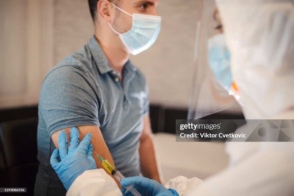 Medical Injectio Medical Doctor Giving Injection To Make Antibody For Coronavirus High ...