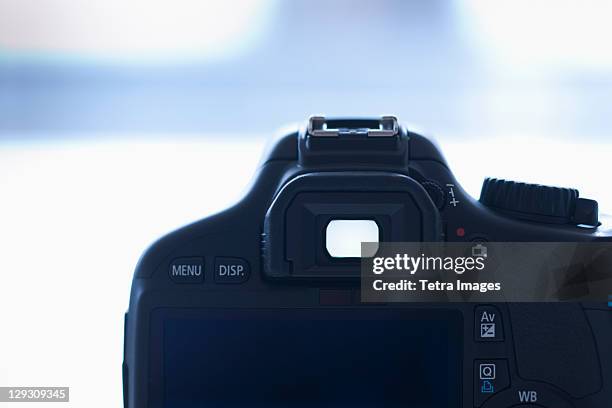 viewfinder of digital slr camera - viewfinder stockfoto's en -beelden