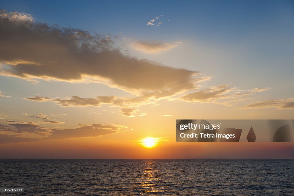 Greece, Aegean Sea horizon at sunrise