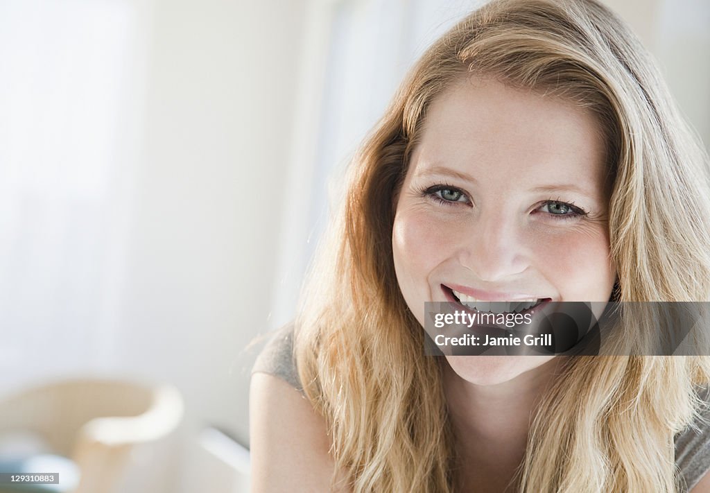 USA, New Jersey, Jersey City, Portrait of young blonde woman