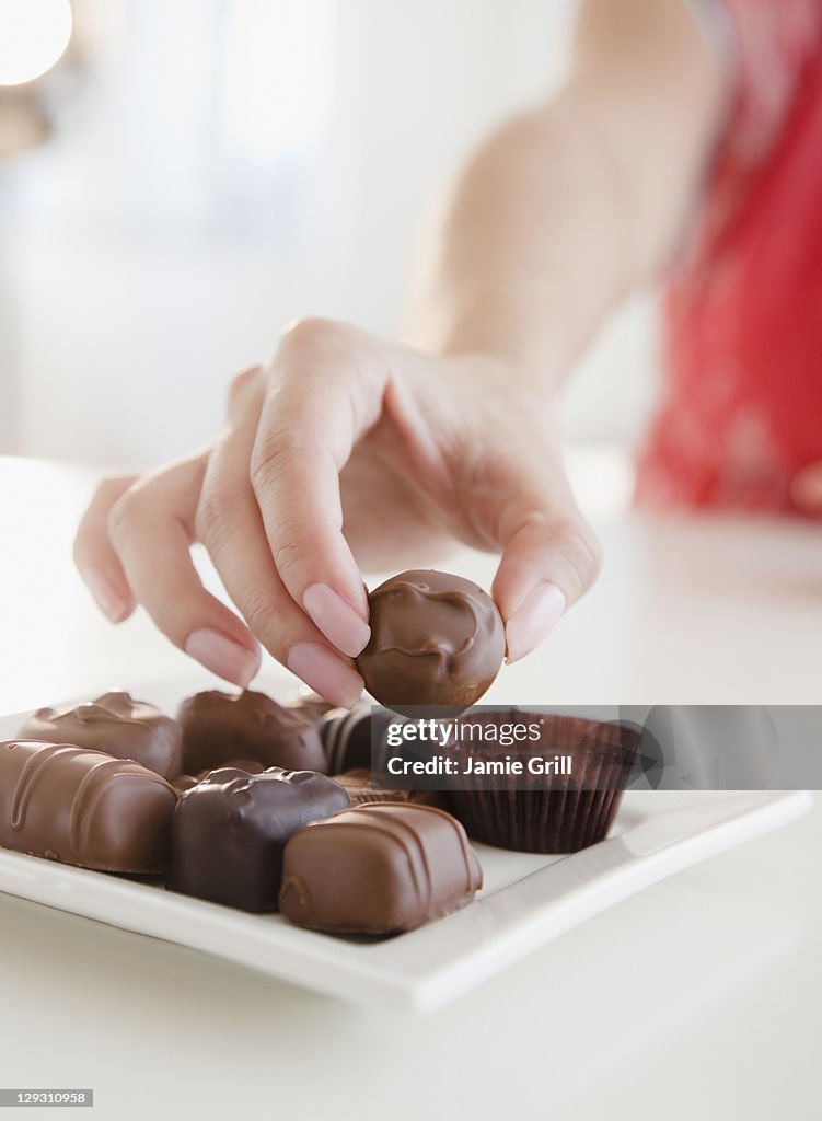 USA, New Jersey, Jersey City, Woman taking praline