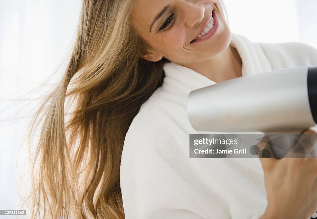 USA, New Jersey, Jersey City, Woman drying hair