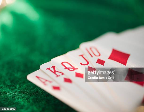 close up of hand of cards on green felt - hand i kortspel bildbanksfoton och bilder