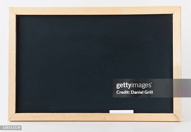 empty blackboard, studio shot - craie photos et images de collection