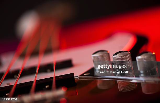 close up of volume knobs of bass guitar - bass stockfoto's en -beelden