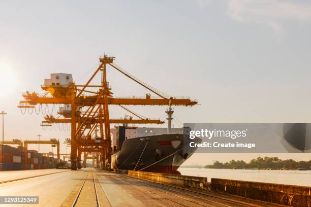 Container Ship Bridge Photos and Premium High Res Pictures - Getty Images