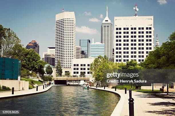 usa, indiana, indianapolis, view of canal and skyscrapers - indianapolis canal stock pictures, royalty-free photos & images