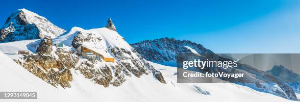 switzerland alps jungfraujoch and observatory overlooked monch mountain peak panorama - jungfraujoch stock pictures, royalty-free photos & images