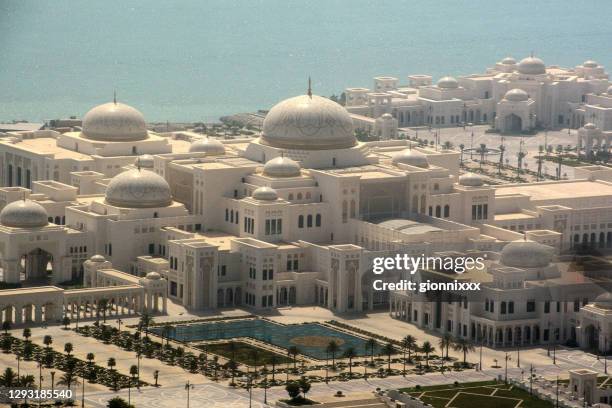 uae presidential palace, abu dhabi - emirates palace stock pictures, royalty-free photos & images