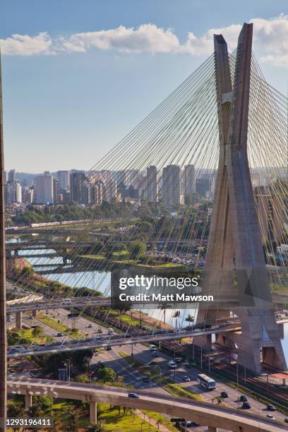 ponte estaiada octavio frias de oliveira bridge são paulo brazil - ponte estaiada sao paulo stock pictures, royalty-free photos & images