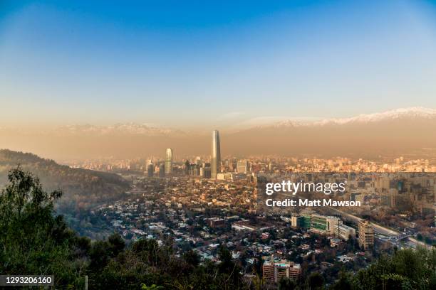 santiago de chile cityscape - los andes mountain range in santiago de chile chile stock pictures, royalty-free photos & images