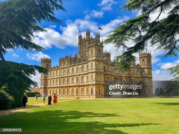 highclere castle, the location of <downton abbey>, uk - bbc natural history stock pictures, royalty-free photos & images