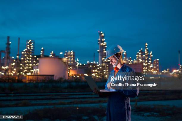 engineer checks shipment of chemicals at oil and gas industry pipeline job site - oil and gas workers imagens e fotografias de stock