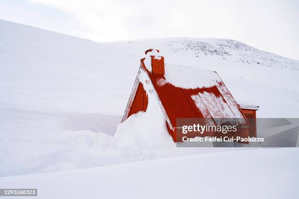 snow covered rescue cabin on the mountain pass fagridalur, near egilsstadir in eastern iceland - house remote location stock pictures, royalty-free photos & images