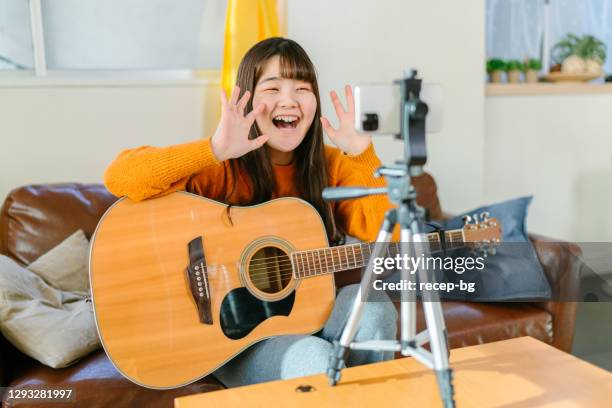 50 864点のギター 女のストックフォト Getty Images 50 864点のギター 女のストックフォト Getty Images
