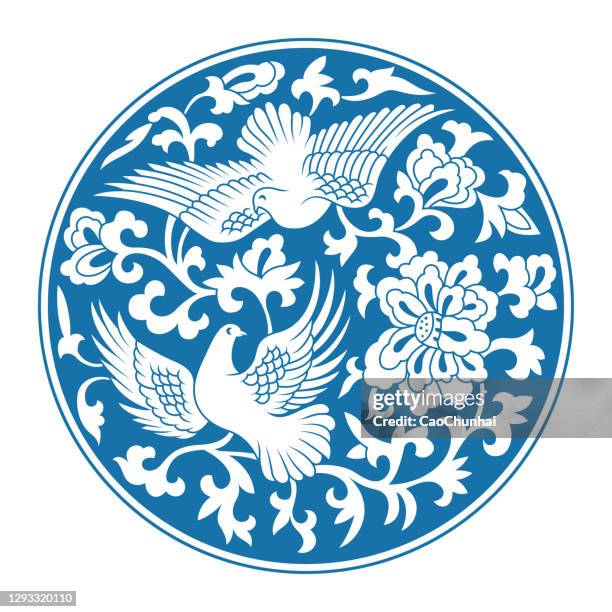 ilustraciones, imágenes clip art, dibujos animados e iconos de stock de paloma y floral, patrón circular tradicional chino - paloma ave