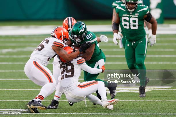 La'Mical Perine of the New York Jets is tackled by Malcolm Smith and Sheldrick Redwine of the Cleveland Browns in the third quarter at MetLife...