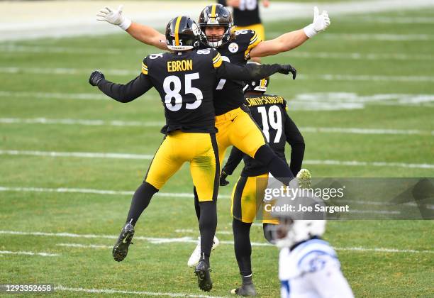 Tight end Eric Ebron of the Pittsburgh Steelers celebrates with tight end Vance McDonald after Ebron made a touchdown reception against the...