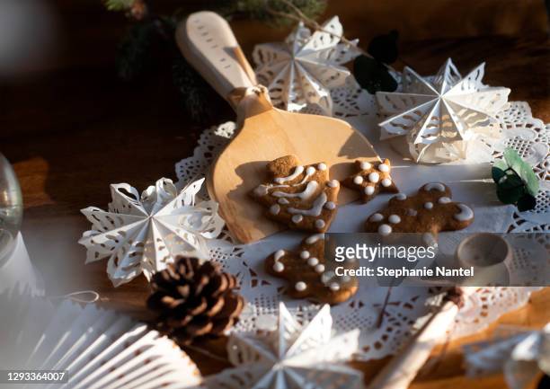 gingerbread cookies - ginger snap stock pictures, royalty-free photos & images