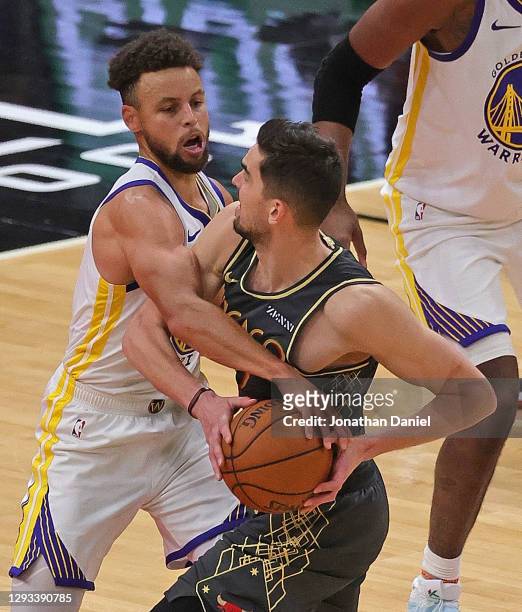 Stephen Curry of the Golden State Warriors pressures Tomas Satoransky of the Chicago Bulls at the United Center on December 27, 2020 in Chicago,...