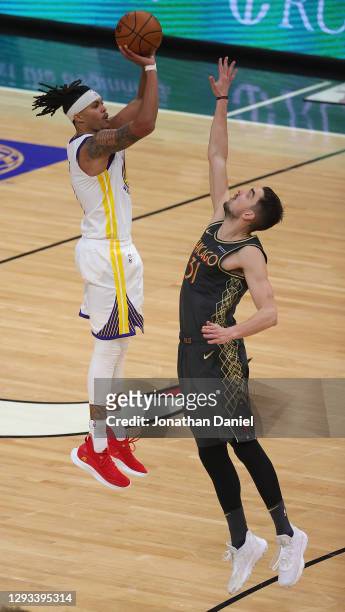 Damion Lee of the Golden State Warriors puts up the game-winning three point shot over Tomas Satoransky of the Chicago Bulls at the United Center on...