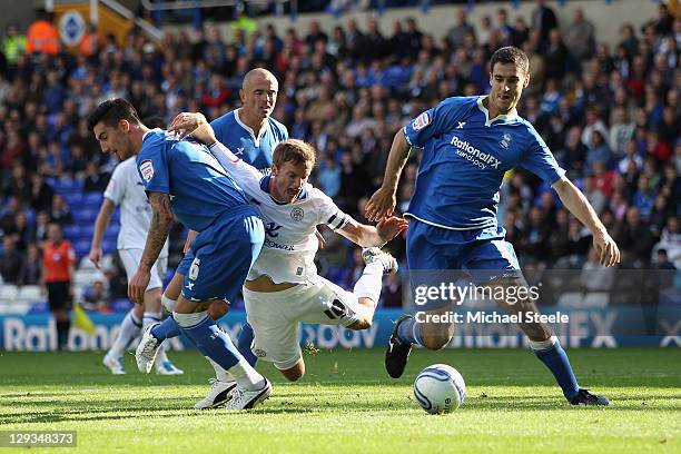 Andy King of Leicester City falls under a challenge from Liam Ridgewell and Pablo Ibanez of Birmingham City but fails to be awarded a penalty during...