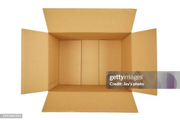 brown box on white background. - bruin pak stockfoto's en -beelden