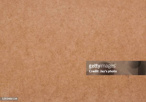 brown cardboard paper background, full frame. - braun stock-fotos und bilder