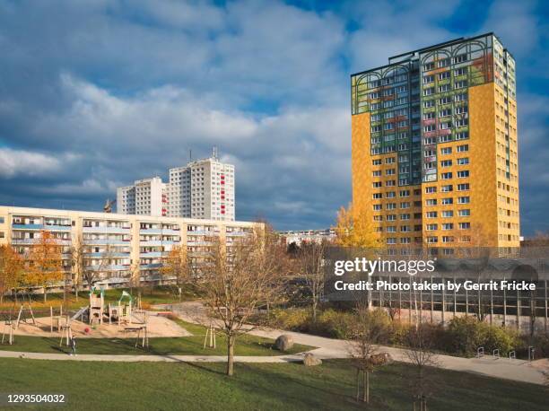 residential house, wohnhaus, hochhaus in berlin marzahn - plattenbau stock-fotos und bilder