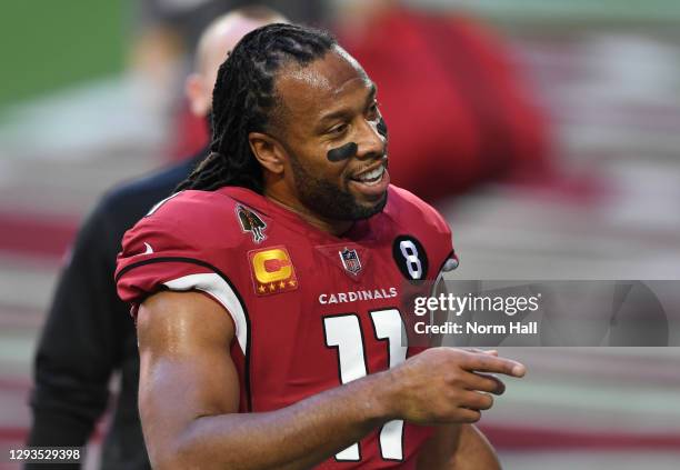 Larry Fitzgerald of the Arizona Cardinals prepares for a game against the San Francisco 49ers at State Farm Stadium on December 26, 2020 in Glendale,...