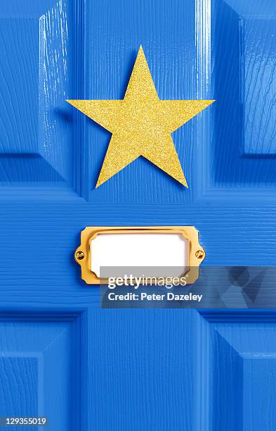 stars blue dressing room door - vestuario entre bastidores fotografías e imágenes de stock