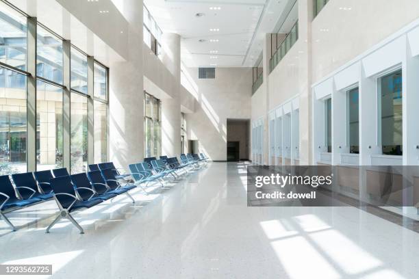 waiting room in hospital - empty hall fotografías e imágenes de stock
