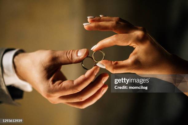 wedding rings - wedding ring stock pictures, royalty-free photos & images