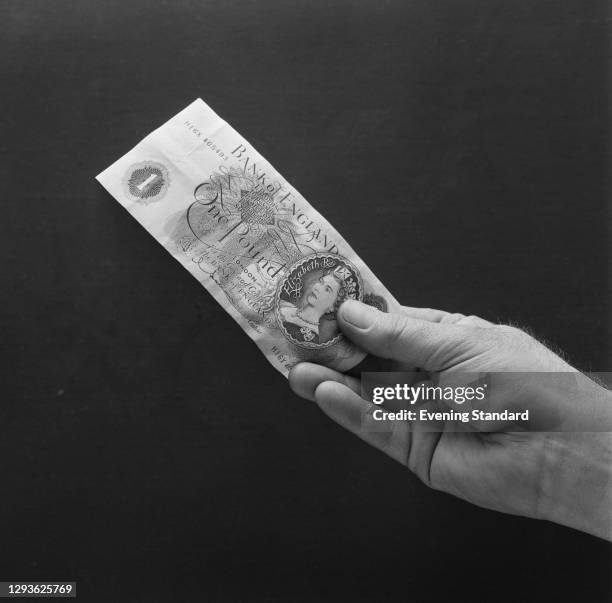 One Pound Paper Note One Pound Note Photos and Premium High Res Pictures - Getty Images