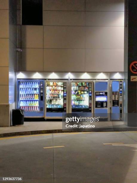 vending machines - máquina de venda automática imagens e fotografias de stock