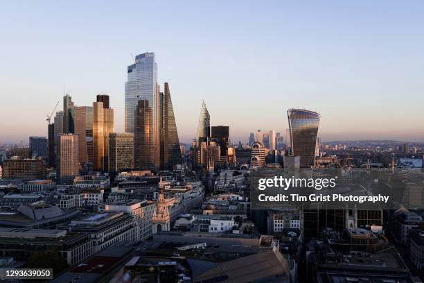 aerial view of the city of london skyline - la city de londres photos et images de collection