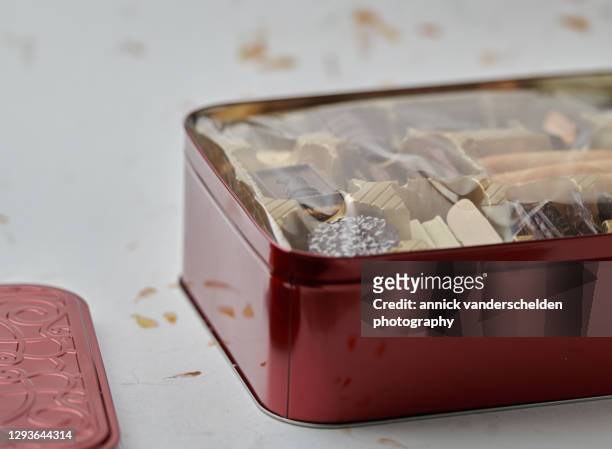 cookie box - biscuit tin stock-fotos und bilder