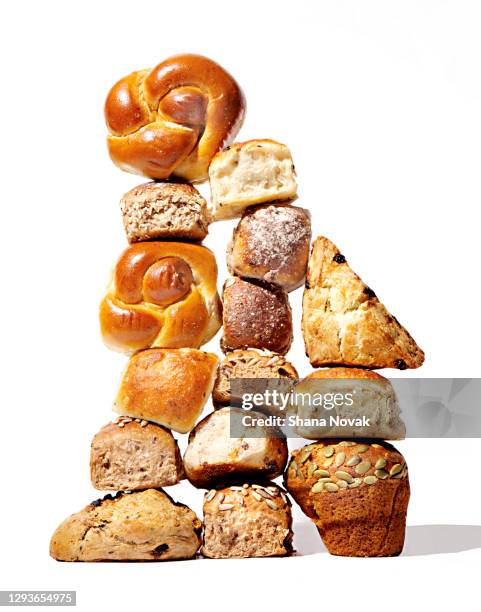 tower of bread - carbohidrato fotografías e imágenes de stock