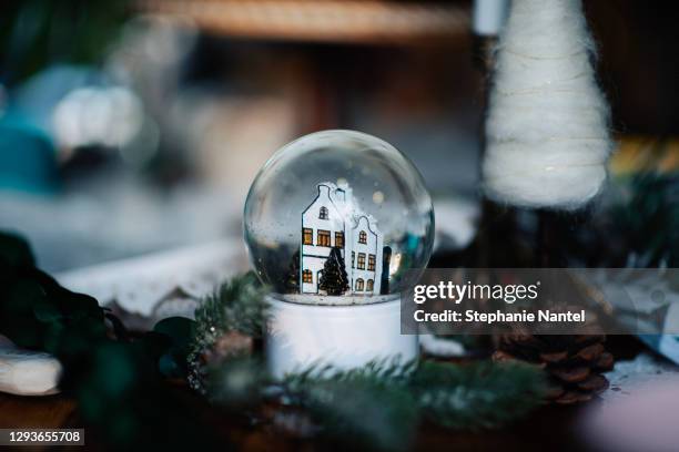 snowglobe - christmas snow globe stock pictures, royalty-free photos & images