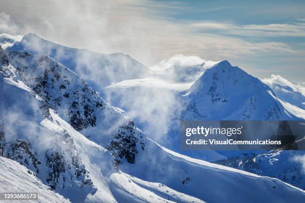 winterblick im whistler backcountry. - whistler winter stock-fotos und bilder