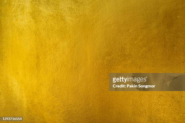 old grunge golden wall, yellow texture background. - 金メッキ ストックフォトと画像