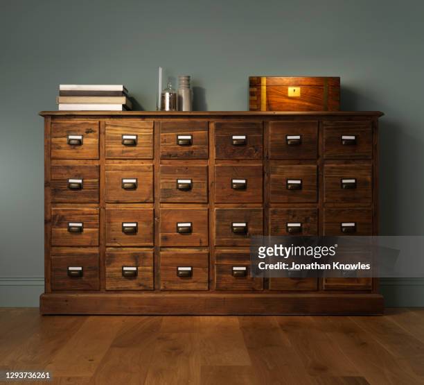 large chest of drawers from face on angle - bureau vintage stock-fotos und bilder