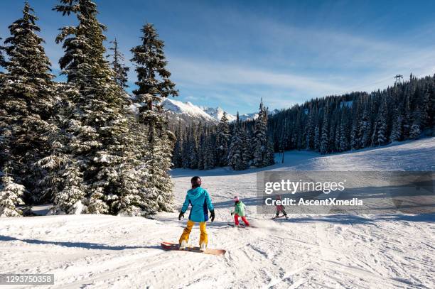 ski vacation during the covid-19 pandemic - family skiing stock pictures, royalty-free photos & images