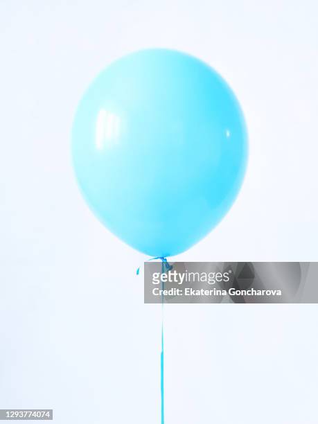 blue happy air flying balloon isolated on white background - ballon blanc photos et images de collection